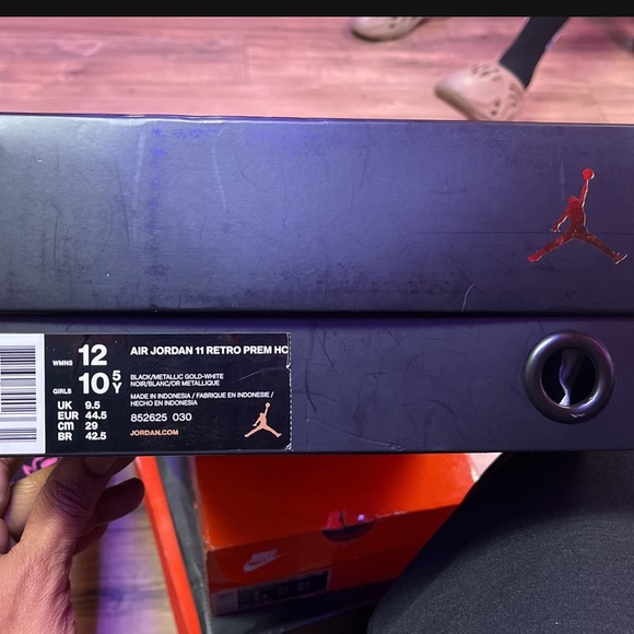 Jordan 11 Retro
Heiress Black Stingray (GS) - Picture 4 of 5